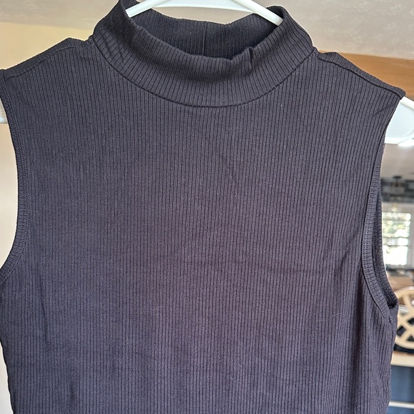 Black Ribbed Sleeveless Top - Picture 4 of 4